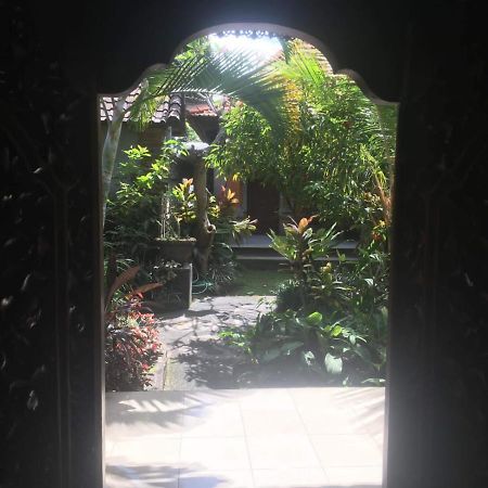 Family Guest House อูบุด ภายนอก รูปภาพ