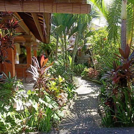 Family Guest House อูบุด ภายนอก รูปภาพ