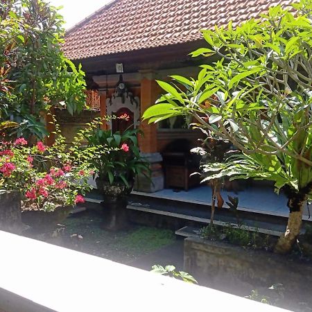 Family Guest House อูบุด ภายนอก รูปภาพ
