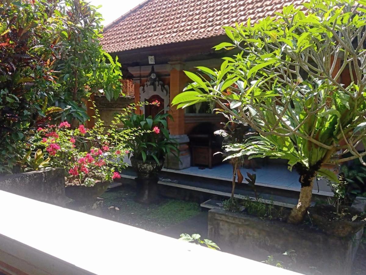 Family Guest House อูบุด ภายนอก รูปภาพ