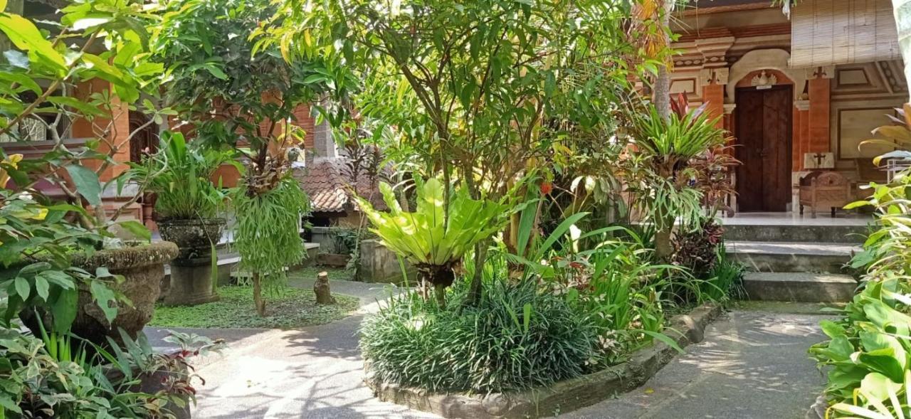 Family Guest House อูบุด ภายนอก รูปภาพ