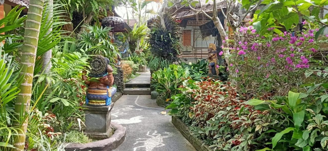 Family Guest House อูบุด ภายนอก รูปภาพ