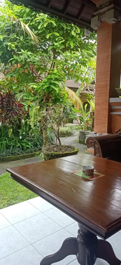 Family Guest House อูบุด ภายนอก รูปภาพ
