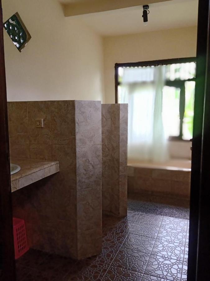 Family Guest House อูบุด ภายนอก รูปภาพ